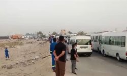 عشرات الخريجين يغلقون حقل الرميلة الشمالي